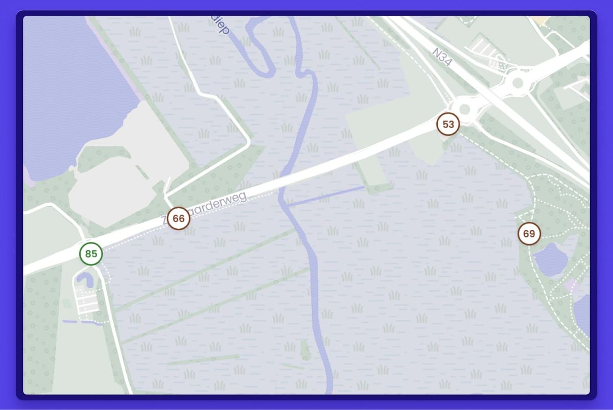 Groen: Fietsknooppunten. Bruin: Wandelknooppunten